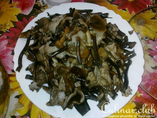 Маринованные грибы.