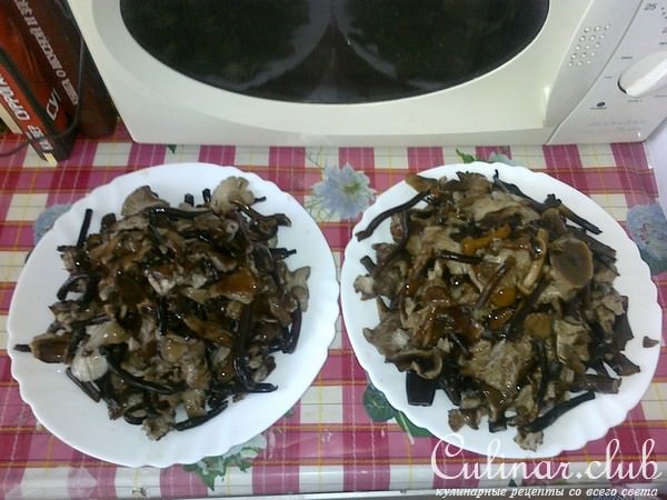 Маринованные грибы.