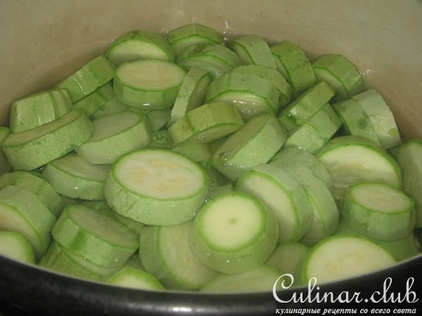 Кабачки маринованные по болгарски.