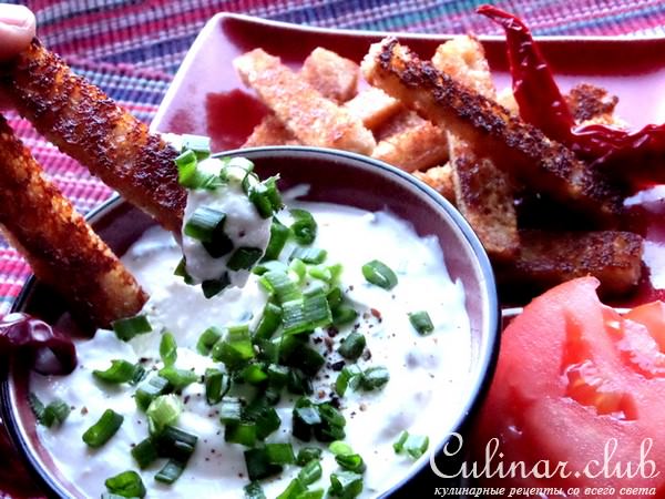 Пикантный творог с гренками