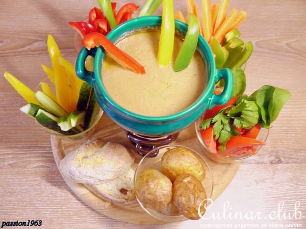 Банья кауда (bagna cauda) – пьемонтский чесночнo-анчоусный соус