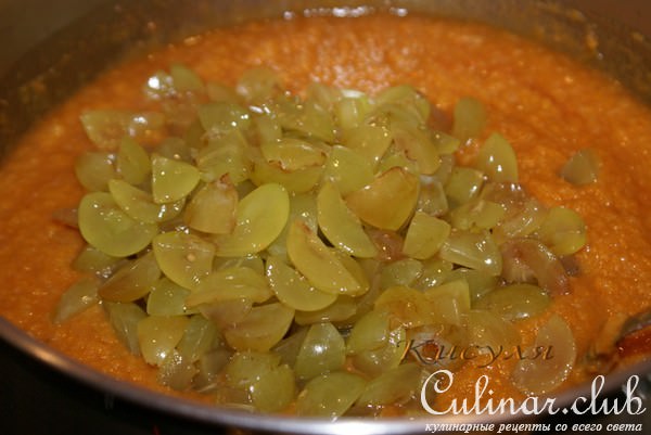 Тыквенно-яблочный чатни с кусочками винограда