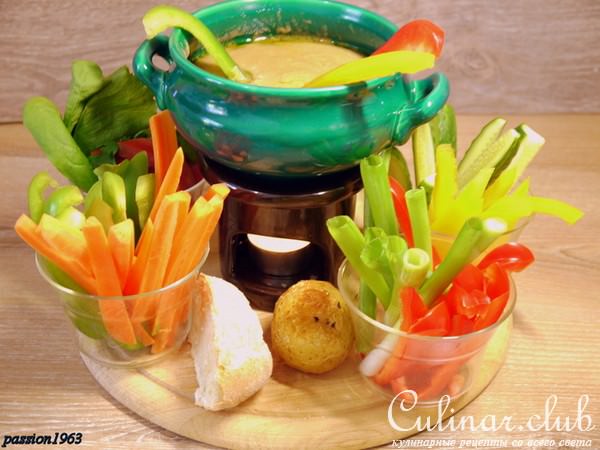Банья кауда (bagna cauda) – пьемонтский чесночнo-анчоусный соус