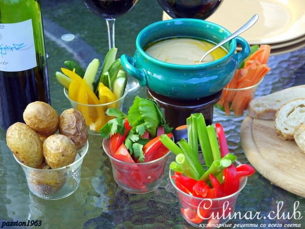 Банья кауда (bagna cauda) – пьемонтский чесночнo-анчоусный соус