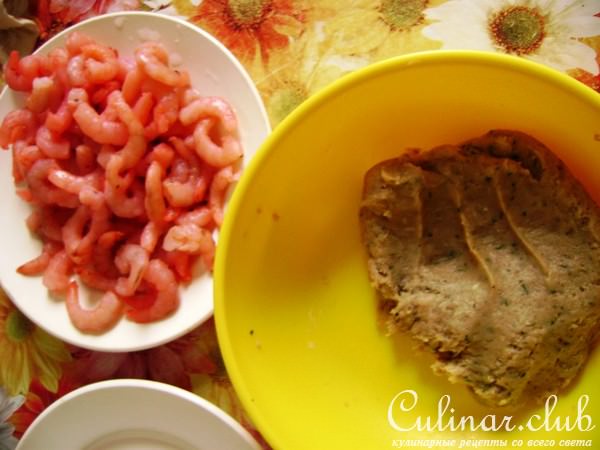 Ароматный суп по-китайски с овощами , лапшой и фаршированными фрикадельками.