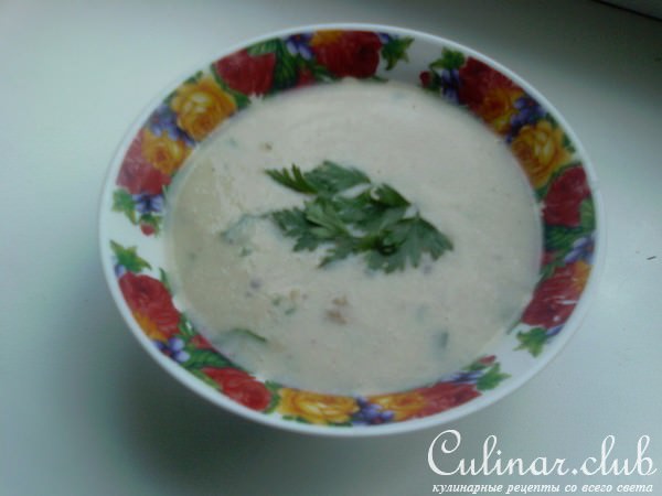 Суп-пюре из кабачка на курином бульоне.