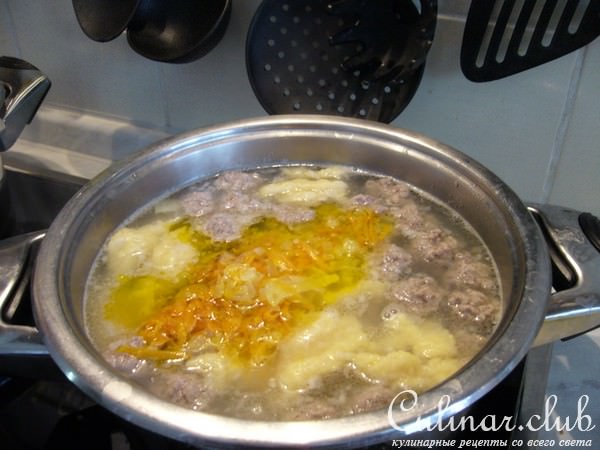 Суп с галушками и фрикадельками
