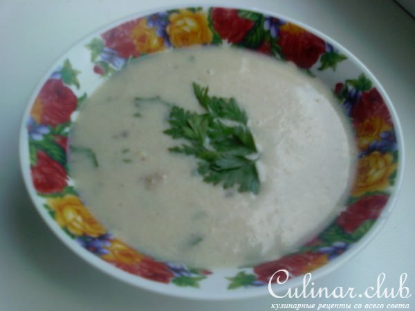 Суп-пюре из кабачка на курином бульоне.