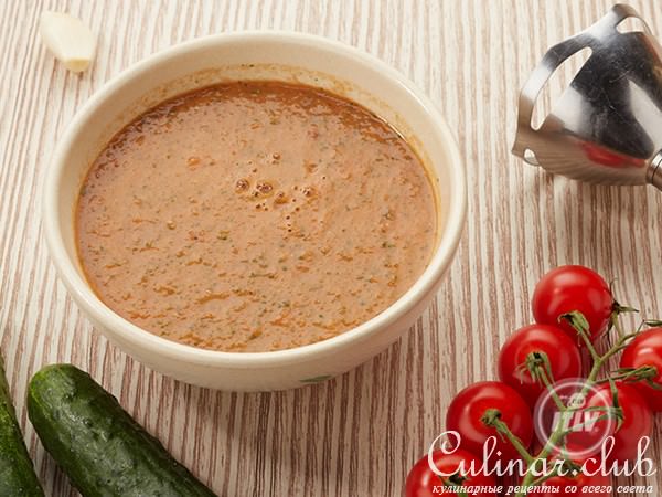 Гаспачо с шашлычком из креветок