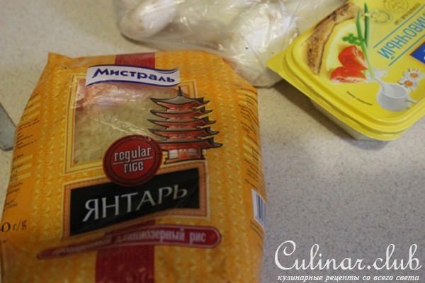 Куриный суп рисом, грибами и сыром