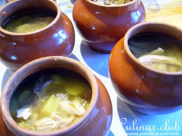 Густой картофельный суп с фасолью в горшочке