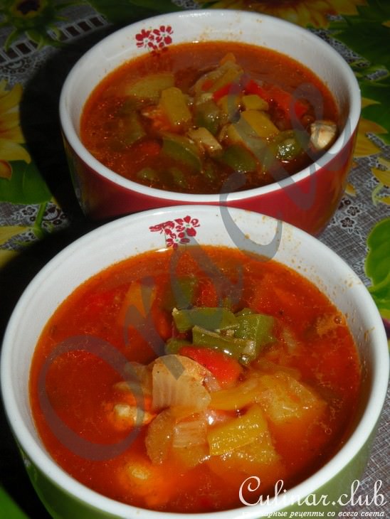 Гуляш куриный « Светофор » с красным, желтым и зеленым перцем