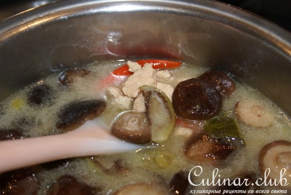 Суп по мотивам Том Ка Гай (Tom Kha Gai)