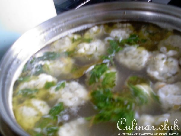 Бульон из домашнего кура с заварными клёцками.