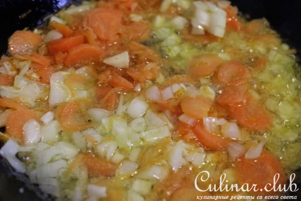 Куриный суп рисом, грибами и сыром