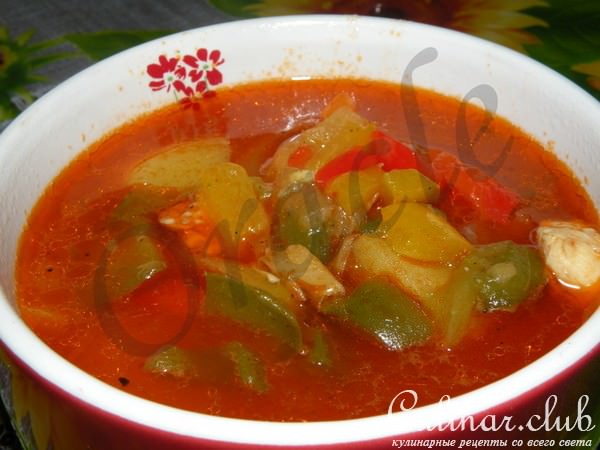Гуляш куриный « Светофор » с красным, желтым и зеленым перцем