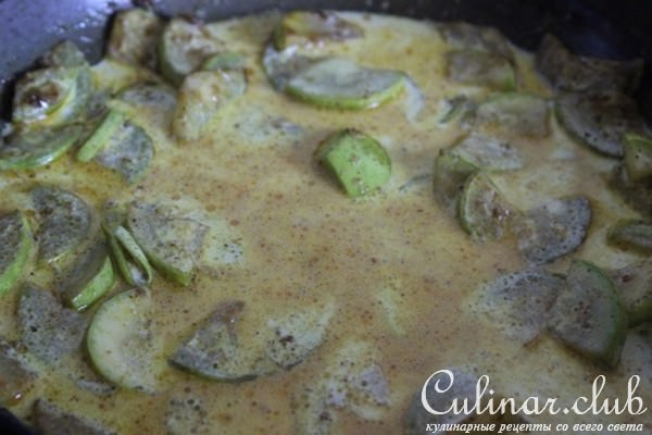 Куриный суп карри с кабачком и рисом