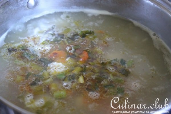 Куриный суп карри с кабачком и рисом