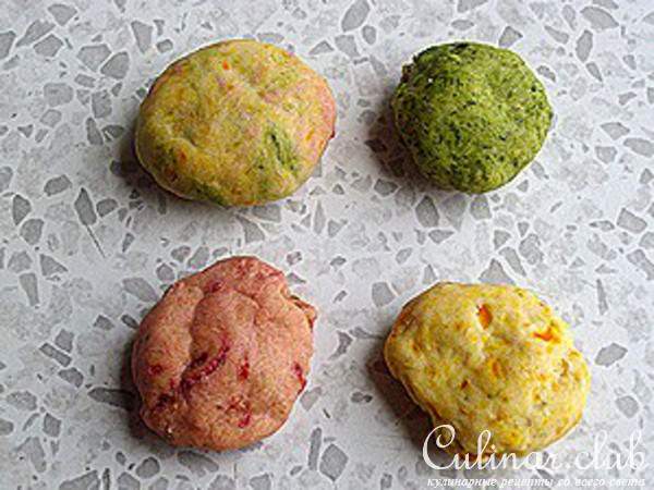 Куриный бульон с цветными сухариками
