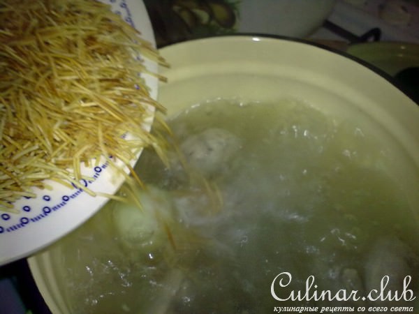 суп с куриной шеикой и вермишелькой