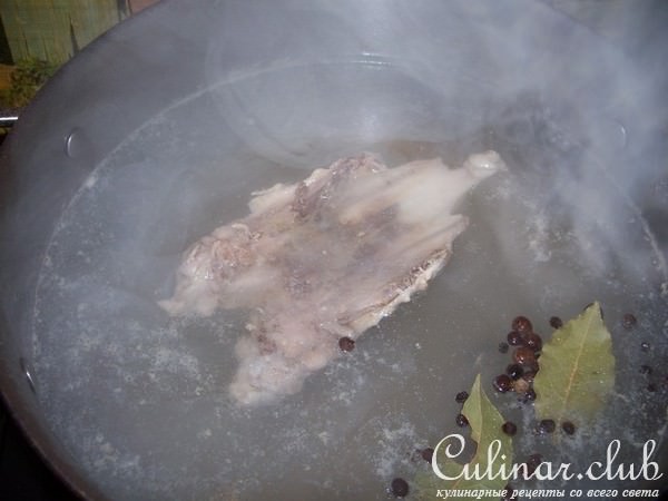 Легкий фасолевый суп с пряными куриными фрикадельками