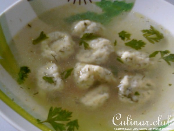 Бульон из домашнего кура с заварными клёцками.