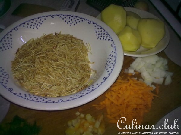 суп с куриной шеикой и вермишелькой