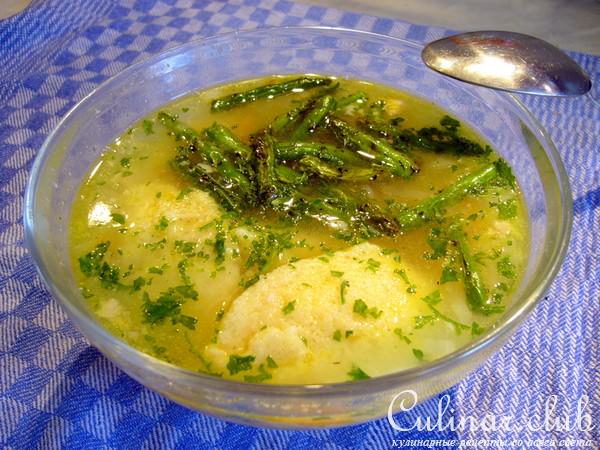 Куринный супчик с манными клецками и стручковой фасолью