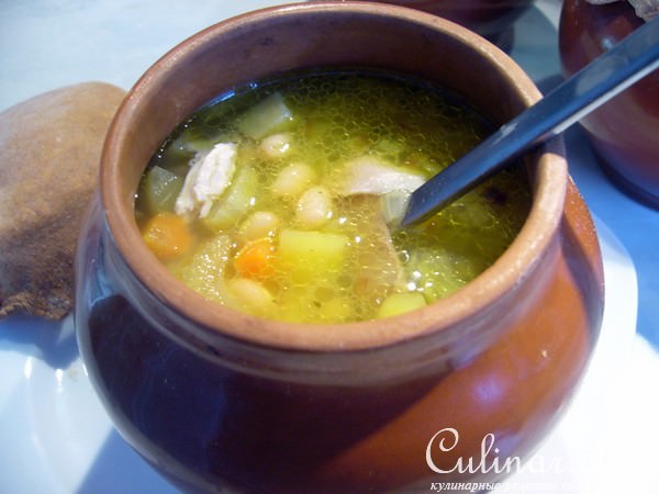 Густой картофельный суп с фасолью в горшочке