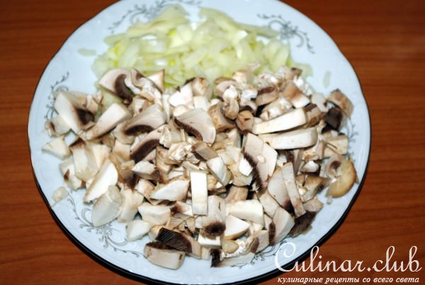 Куриный суп-лапша с потрохами, грудкой и грибами