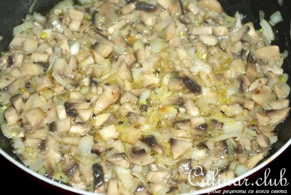 Куриный суп-лапша с потрохами, грудкой и грибами