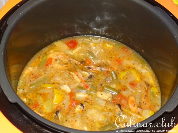 Средиземноморский суп с морепродуктами, бобовыми и рисом