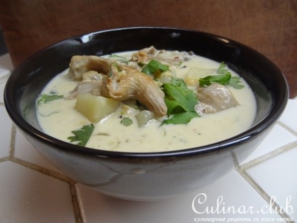 " Кремовый Суп с Грибами, Беконом, Гребешками и Ракушками "