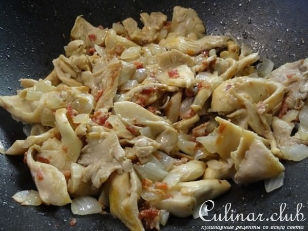 " Кремовый Суп с Грибами, Беконом, Гребешками и Ракушками "