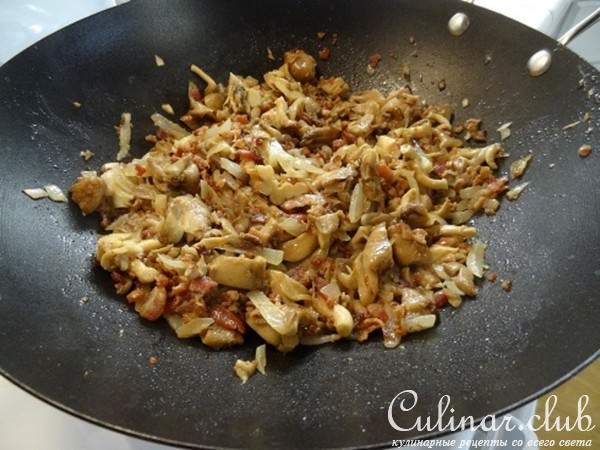 " Крем Суп с Грибами, Мясом Краба и Картофелем "