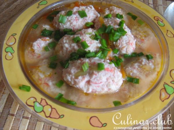 "Крабовые" галушки с бульоном.