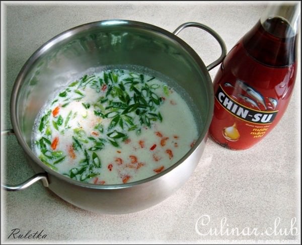Кокосовый суп с креветками.
