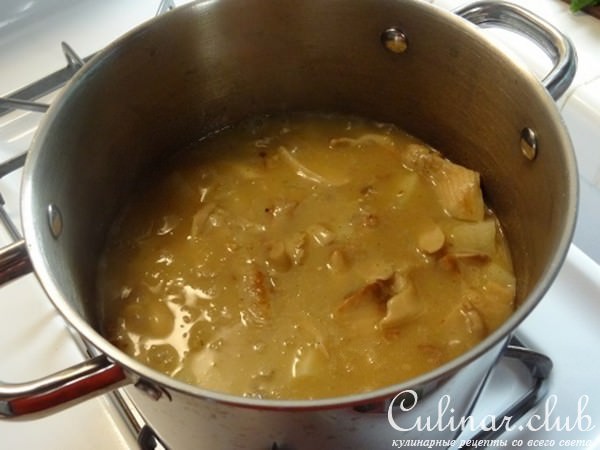 " Кремовый Суп с Грибами, Беконом, Гребешками и Ракушками "