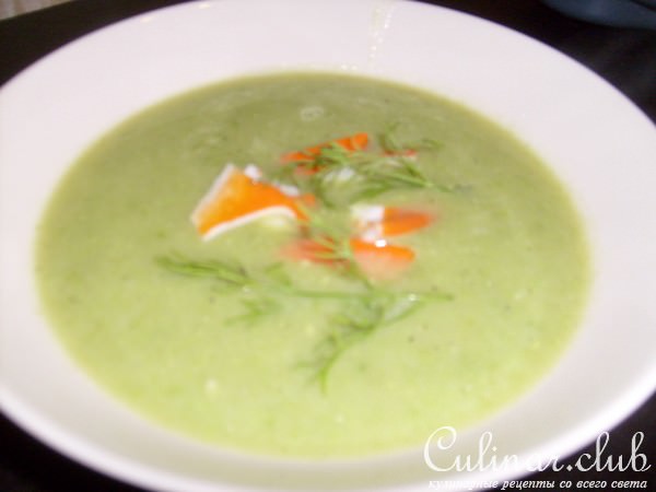 Гороховый суп на рыбном бульоне с крабовым мясом