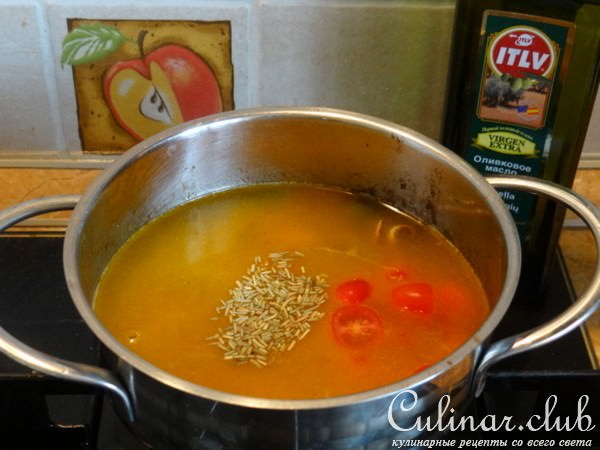 Средиземноморский суп с морепродуктами, черри и стручковой фасолью