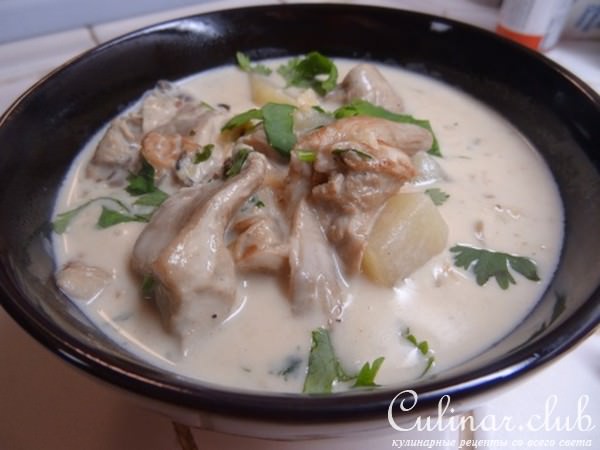 " Кремовый Суп с Грибами, Беконом, Гребешками и Ракушками "