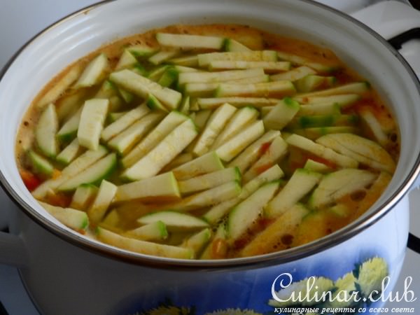 Лёгкий рыбный суп с овощами.