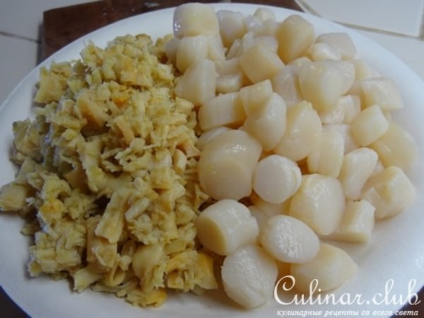 " Кремовый Суп с Грибами, Беконом, Гребешками и Ракушками "