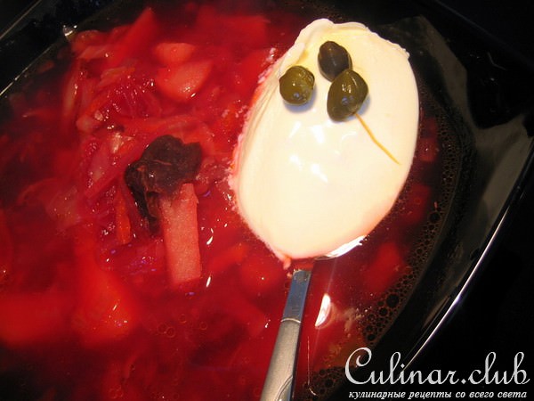 Борщ сладкий с черносливом, яблоком и аджикой.