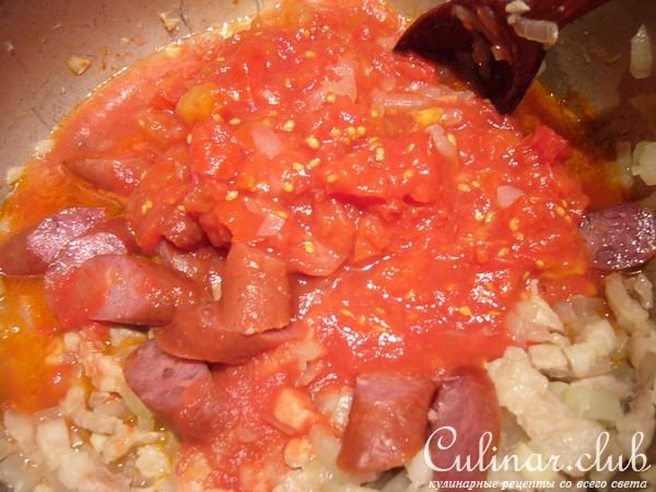 Фасолевый суп с пастой и копченостями