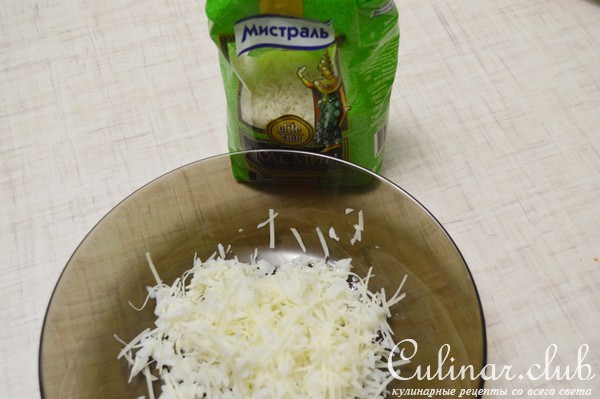 Суп овощной с фаршированными фрикадельками.