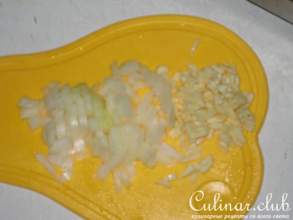 Салатный суп с солеными огурцами.