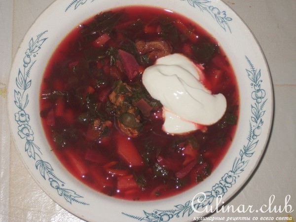 Борщец с зеленью,тушенкой и каперсами.