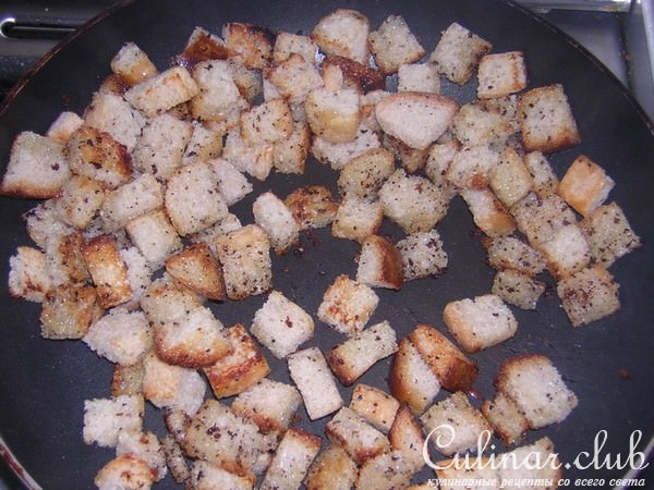 СУП С ЧЕСНОЧНЫМИ ГРЕНКАМИ НА МЯСНОМ БУЛЬОНЕ