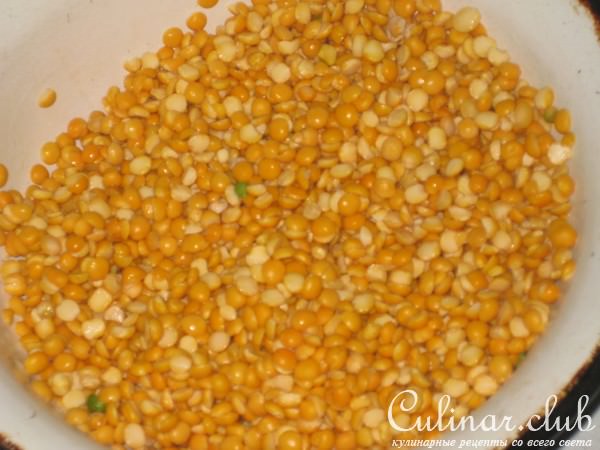 Гороховый супец с копчеными ребрышками.